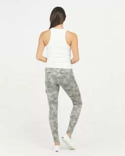 Spanx New Stretch Twill Ankle Cargo Pant 22 Spanx New Stretch Twill Ankle Cargo Pant