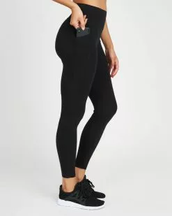 Spanx Every.Wear Knockout Leggings