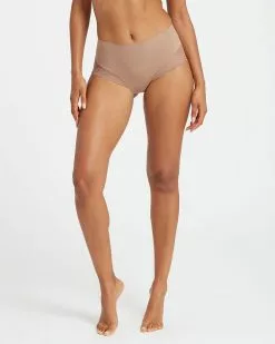 Spanx Undie-tectable® Lace Hi-Hipster Panty Level 1: Smooth 19 Spanx Undie-tectable® Lace Hi-Hipster Panty Level 1: Smooth