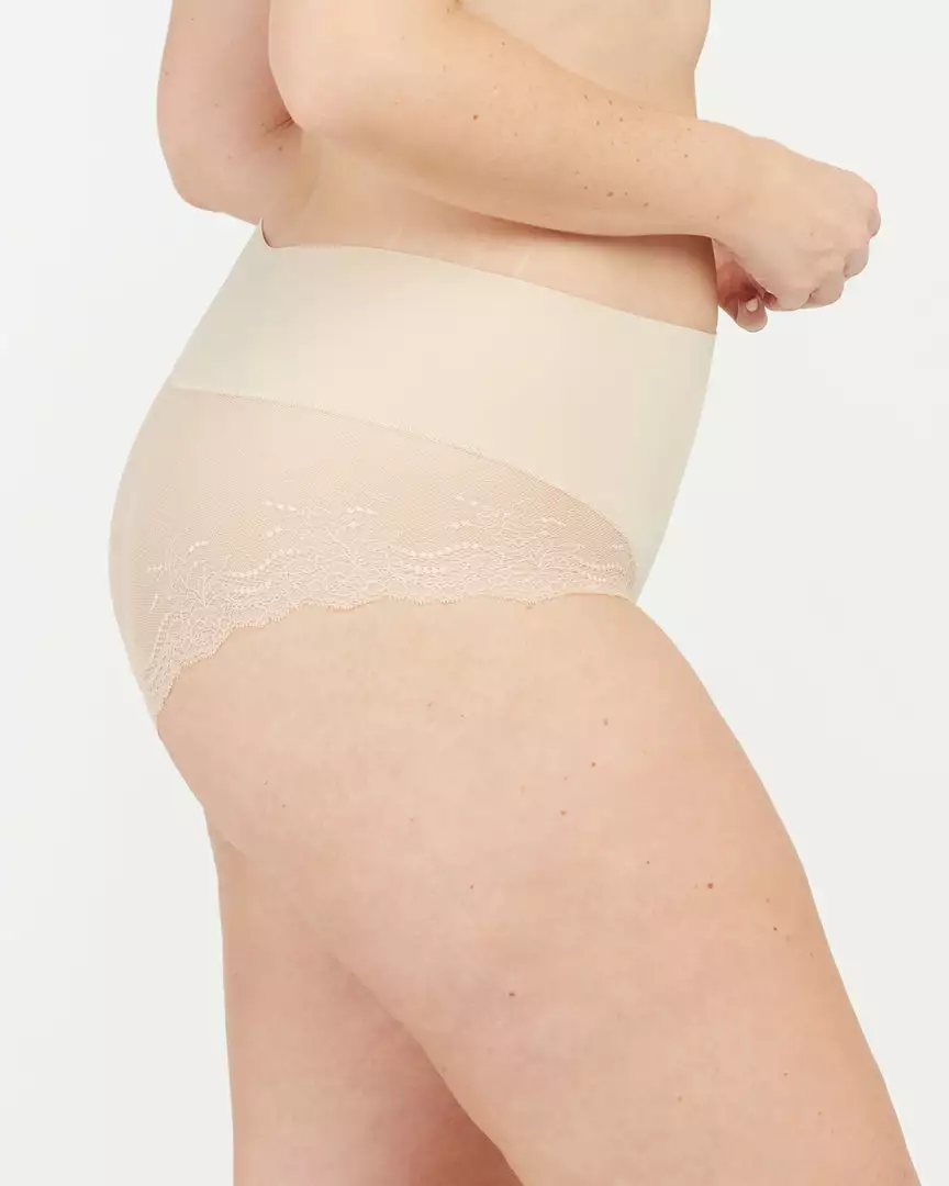Spanx Undie-tectable® Lace Hi-Hipster Panty Level 1: Smooth Spanx Undie-tectable® Lace Hi-Hipster Panty Level 1: Smooth