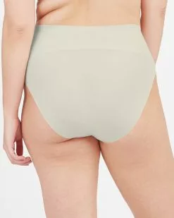 Spanx Level 1: Smooth Undie-tectable® Brief